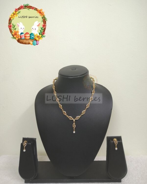 Gold-tone Swirl Necklace Set