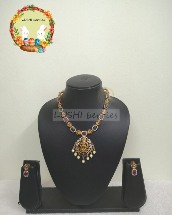 Lakshmi Kemp Pendant Necklace Set