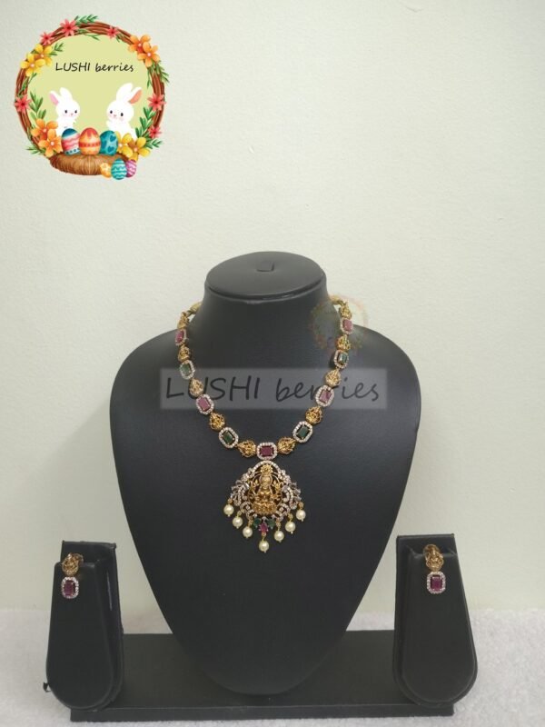 Lakshmi Kemp Pendant Necklace Set