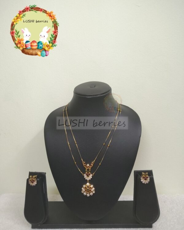 Layered Flower Pendant Chain Set