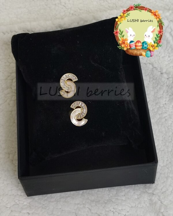 S Curve Shell Studs